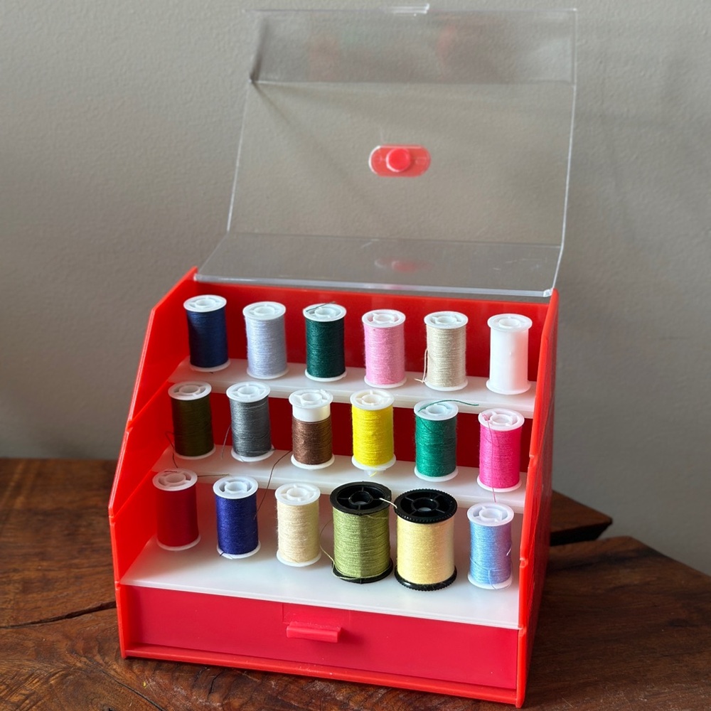 Vintage Sewing Box Crafts Storage Thread Sewing Accessories Organizer Box Red - Picture 3 of 6
